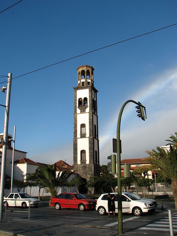 Kościół Iglesia de Nuestra Señora de la Concepcion, w którym znajduje sięi krzyż, od którego pochodzi nazwa miasta, Teneryfa