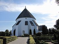 Romański kościoł-rotunda w miejscowości Østerlars, Bornholm, Dania
