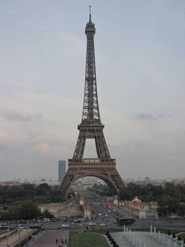 Wieża Eiﬄe'a, Paryż