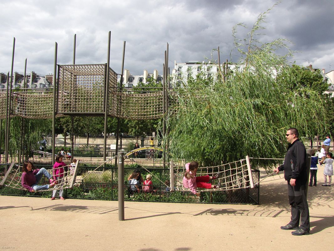 Plac zabaw w Ogrodach Tuileries, Paryż