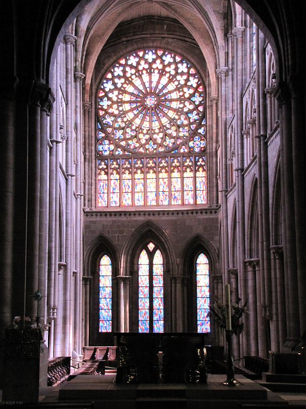 Wnętrze katedry w St. Malo