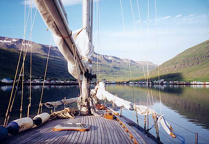 Seyðisfjörður widziany z jachtu