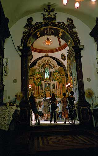 We wnętrzu Convento da Penha znajduje się cudowna figurka Nossa Senhora da Penha