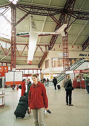 Hala na lotnisku Okęcie w Warszawie
