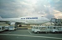Samolot Air France Boeing 747-4B3(M) numer rejestracyjny F-GEXB na płycie lotniska Charles De Gaule, Paryż