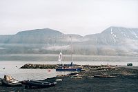Jacht przy kei w Longyearbyen