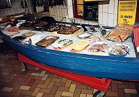 Samoobsługowy bar w wędzarni ryb na Bornholmie
