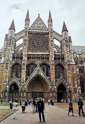 Przed wejściem do Opactwa Westminsterskiego