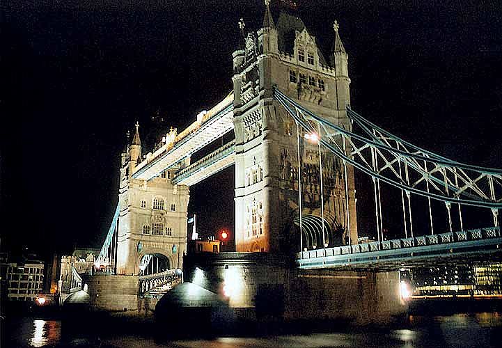 Tower Bridge nocą