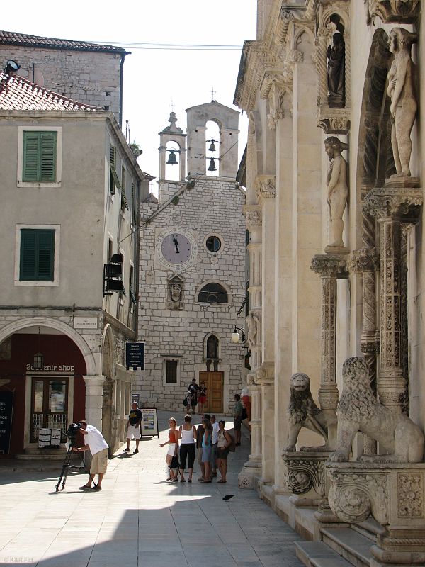 W czasie wojny w Jugosławii w 1991, katedra została poważnie uszkodzona, na szczęście odbudowano ją