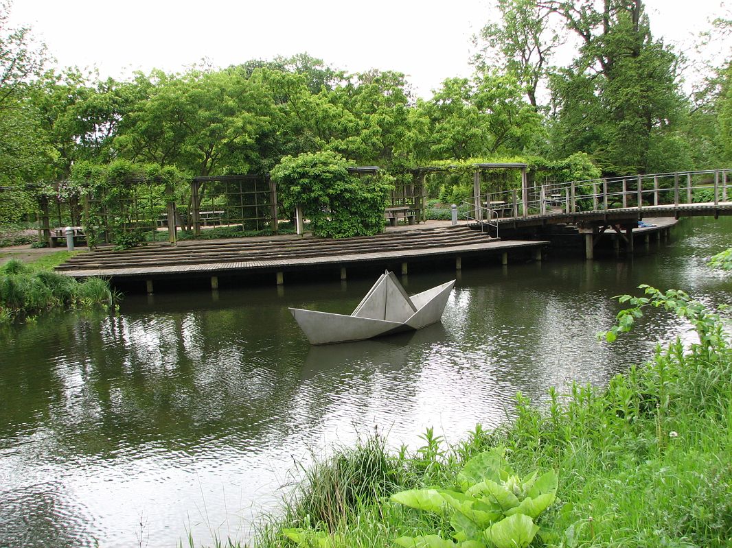 Park H. C. Andersena nad rzeką Odense.