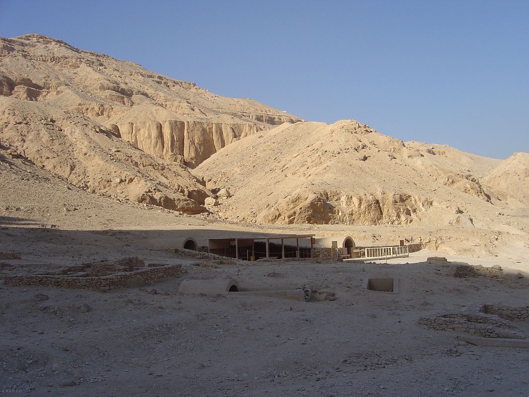 Najpiękniejszy i najbardziej znany to grobowiec Królowej Nefretari – żony Ramzesa II.