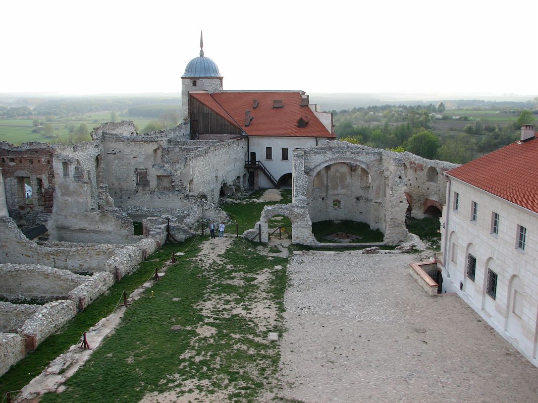 Zamek w Janowcu został wzniesiony w latach 1508–1526