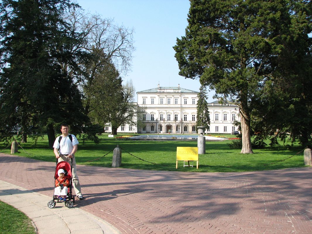 Puławy – przed pałacem Czartoryskich