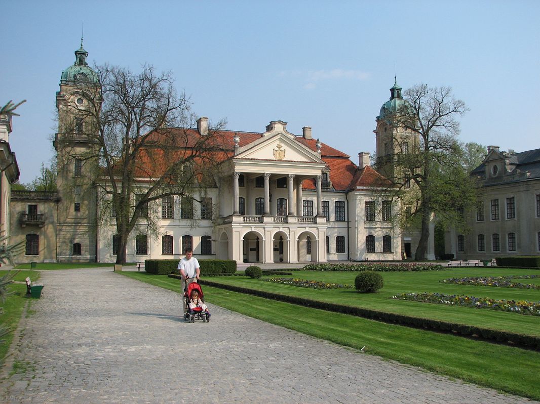 Pałac Zamoyskich w Kozłówce – widok od strony frontowej