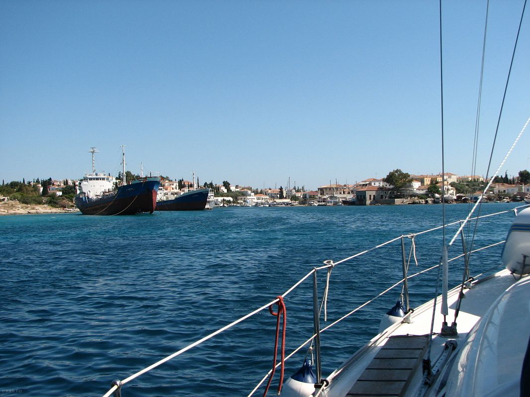 Port Spetsai na wyspie o tej samej nazwie