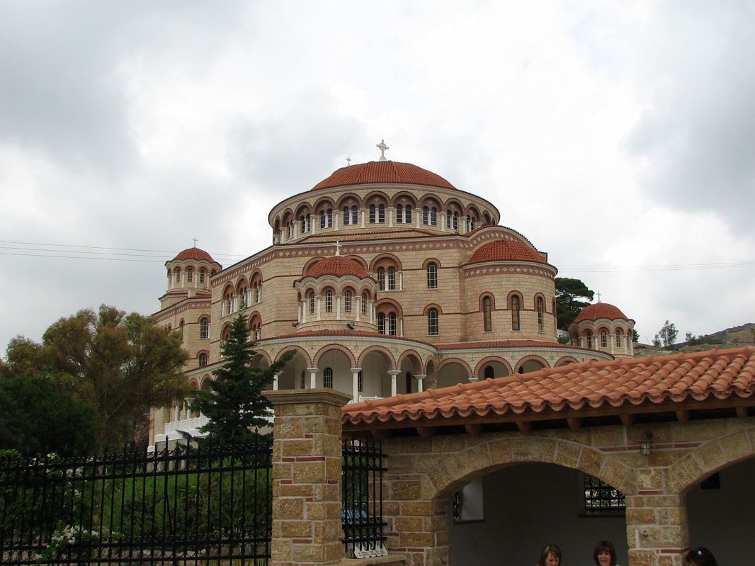 Agios Nektarios na Aeginie – największy kościół w Grecji