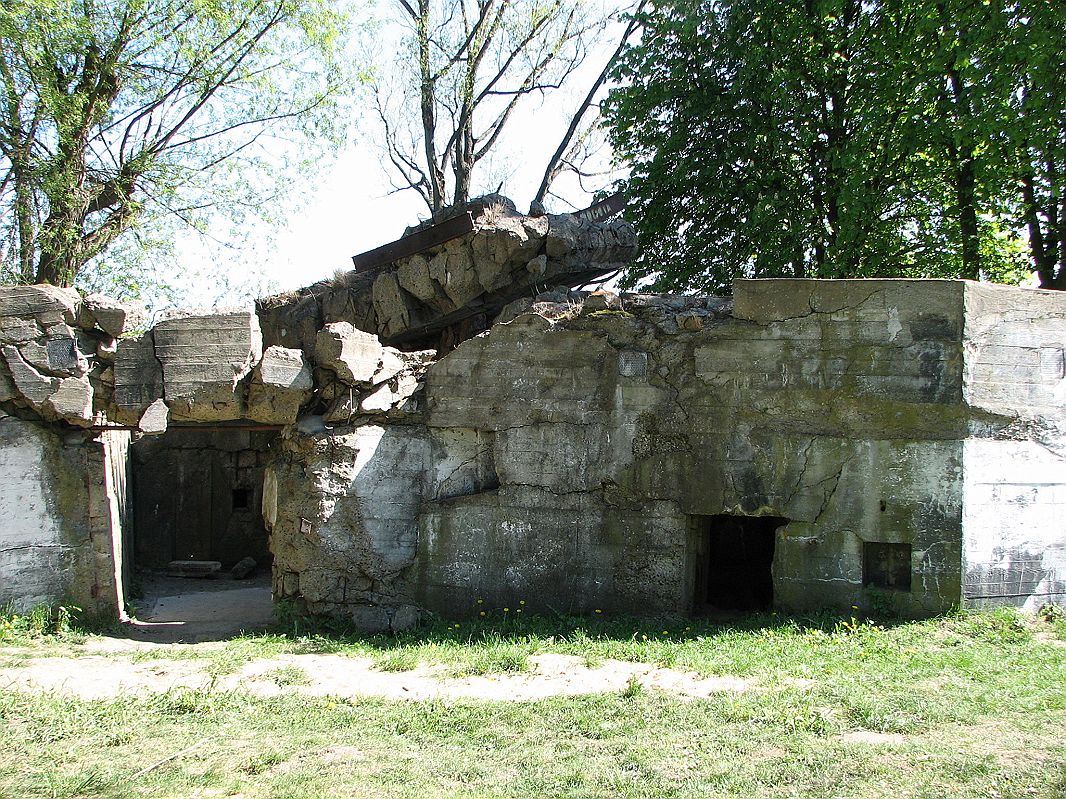 Bunkier w Boryszewie (Panzerwerk 778) – obiekt o odporności B/B1 (ściany 1-1.5m, strop 1.5m)