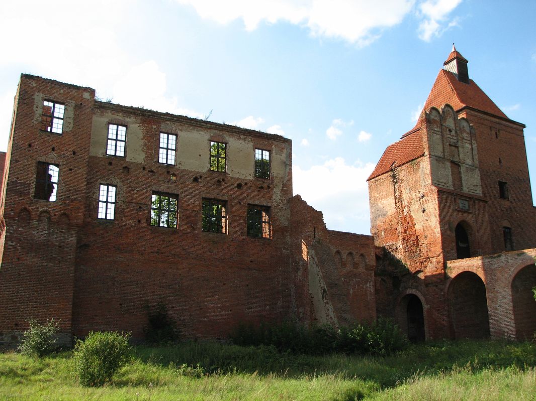 Ruiny gotyckiego zamku w Szymbarku
