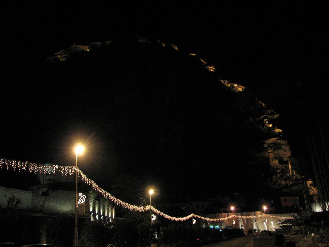 Mury miejskie Kotoru w nocy