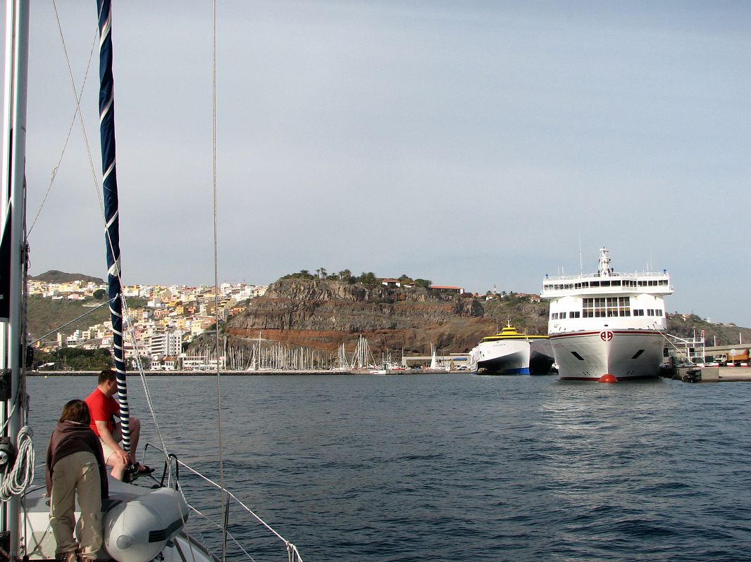 To w tej zatoce statki Kolumba zaopatrywały się w wodę przed podróżą przez Atlantyk, San Sebastián de la Gomera, Gomera