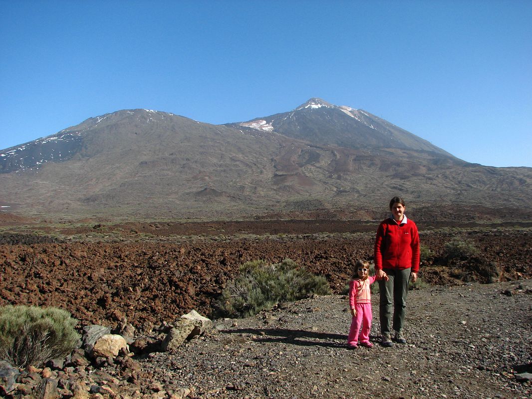 Stożek wulkanu wraz z jego kraterem o średnicy do 15 km i obwodzie około 40 km stanowi Park Narodowy Teide, Teneryfa