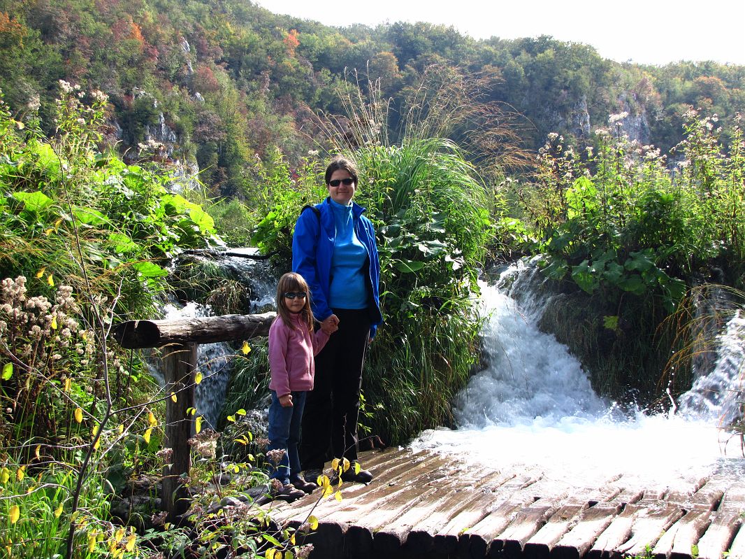 Największą atrakcją Plitvic jest 16 jezior krasowych połączonych ze sobą licznymi wodospadami.