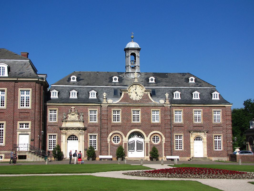 Barokowy pałac nawodny w miejscowości Nordkirchen, zwany westfalskim Wersalem