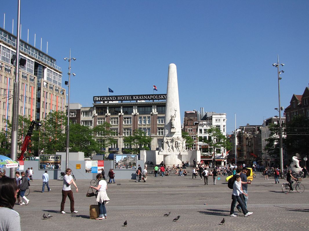 Pomik Pamięci Ofiar II Wojny Światowej na Placu Dam, Amsterdam