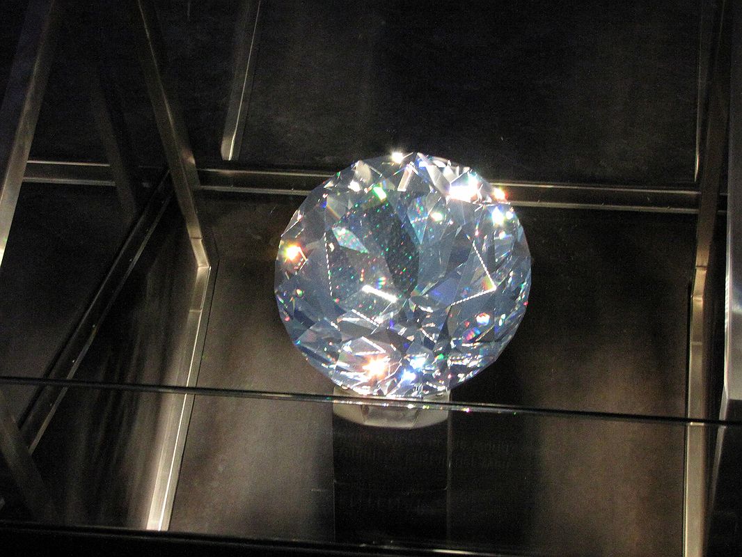 Największy kiedykolwiek wyprodukowany kryształ świata mający 300 000 karatów