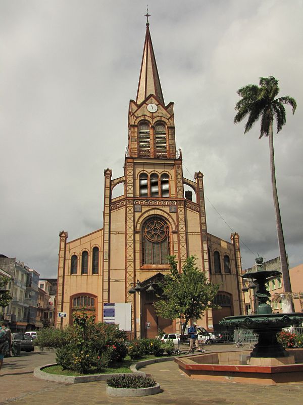 Katedra św. Ludwika w obecnej postaci wzniesiona w 1878 roku na miejscu wcześniejszych świątyń niszczonych przez huragany, pożary i trzęsienia ziemi, Fort-de-France, Martynika
