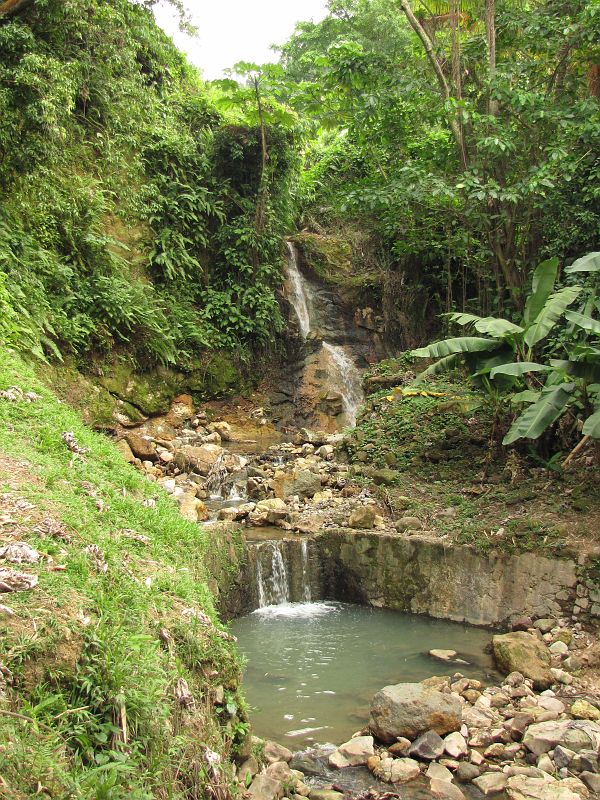 Wodospad w pobliżu wulkanu, St. Lucia