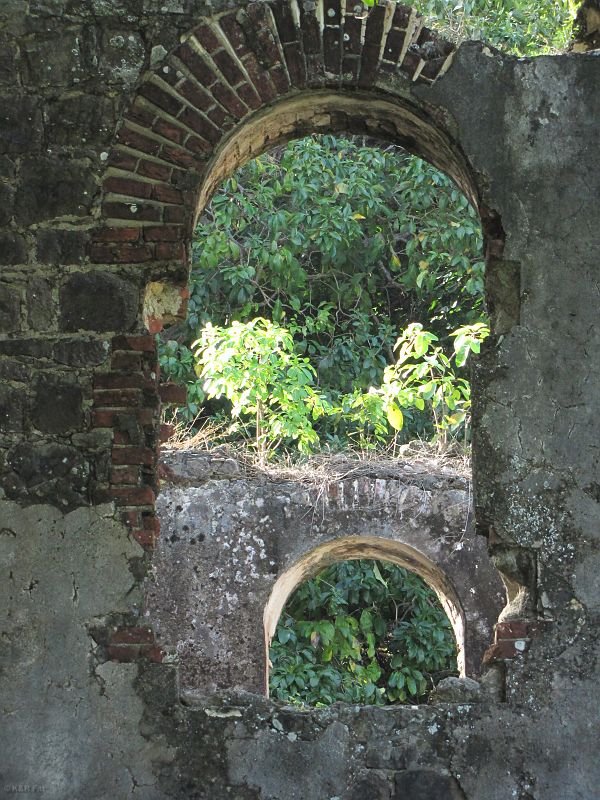 Ruiny XVIII w. brytyjskich koszarów, Pigeon Island, St. Lucia