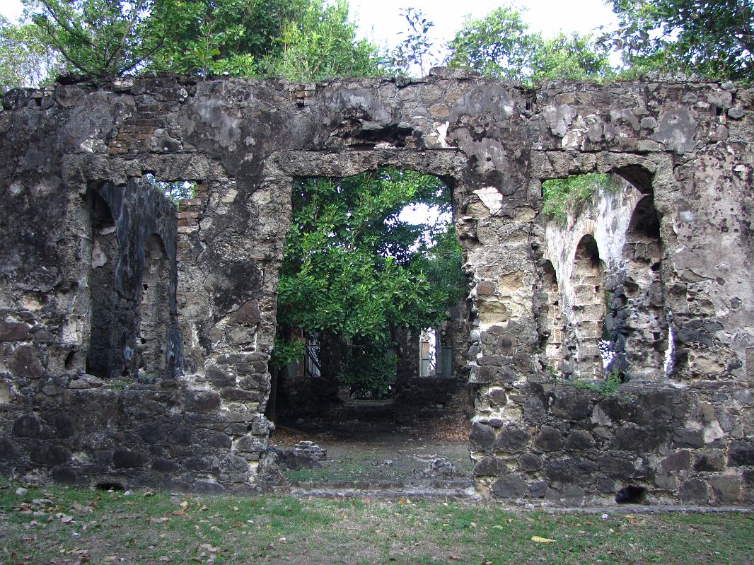 Ruiny XVIII w. brytyjskich koszarów, Pigeon Island, St. Lucia
