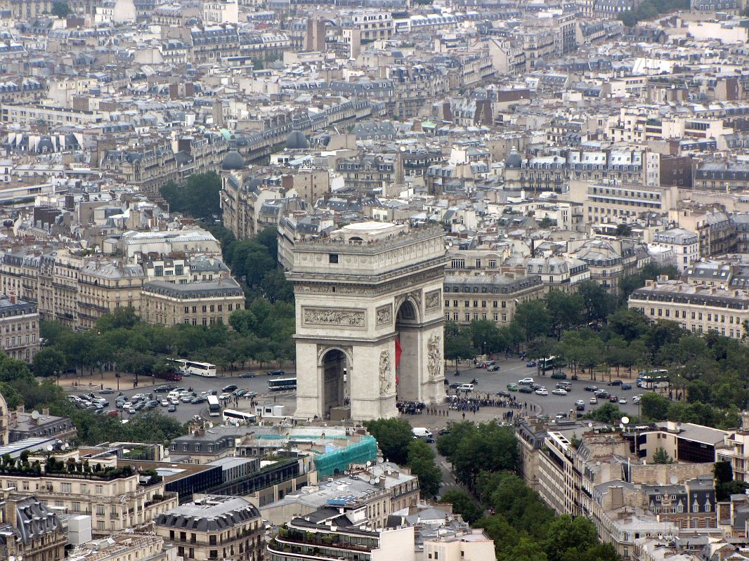 Widok na Łuk Tryumfalny i plac de Gaulle'a, Paryż