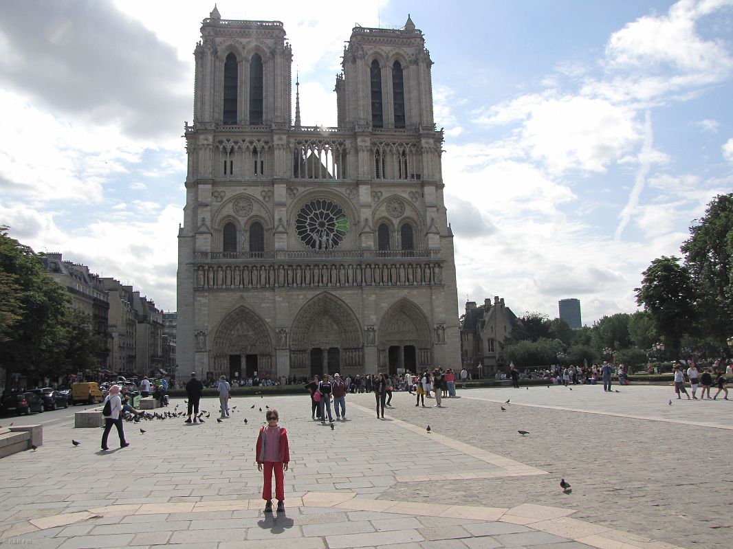Przed Katedrą Notre-Dame, Paryż