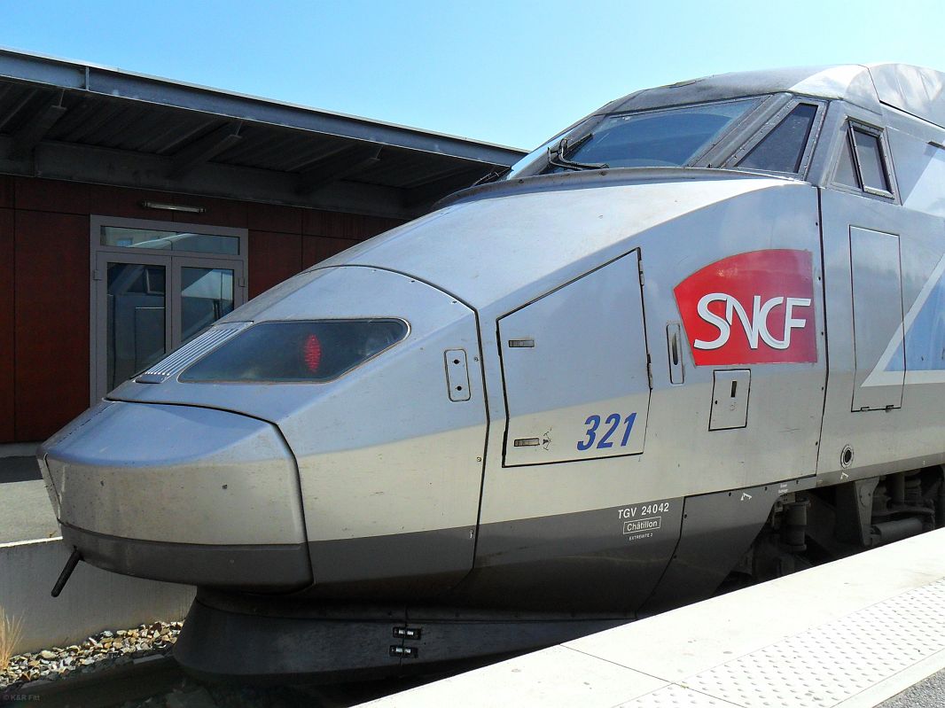 TGV na stacji w St. Malo