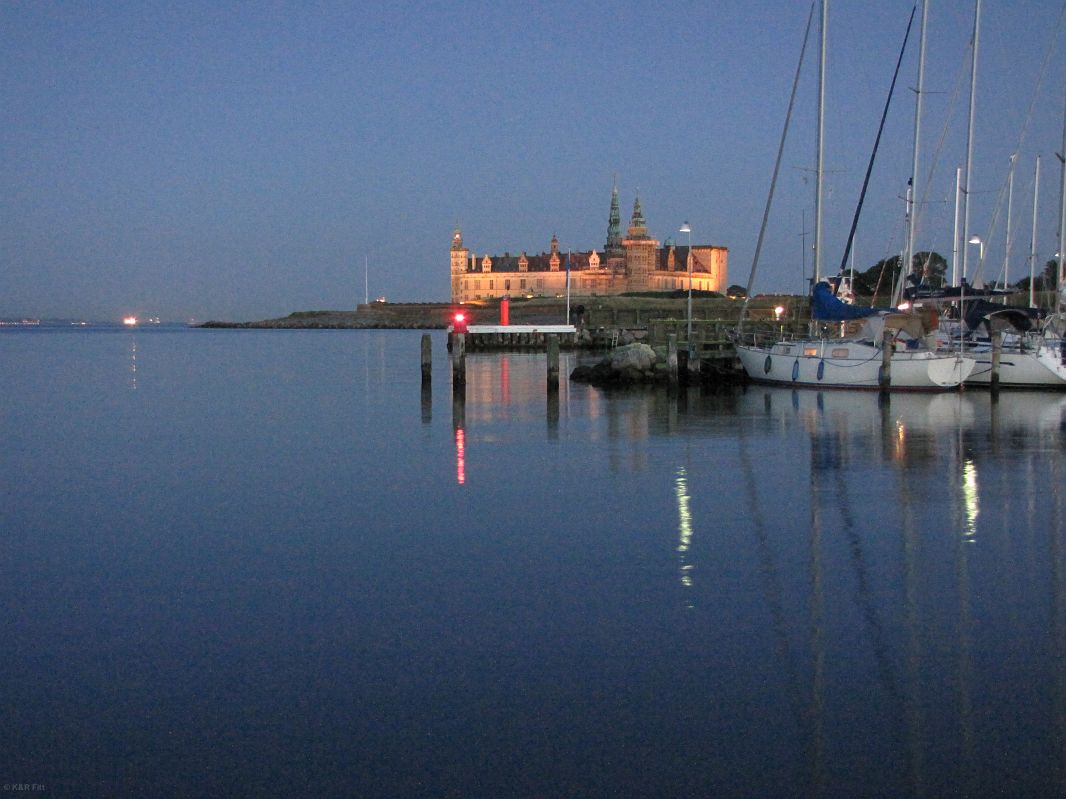 Zamek Kronborg by night