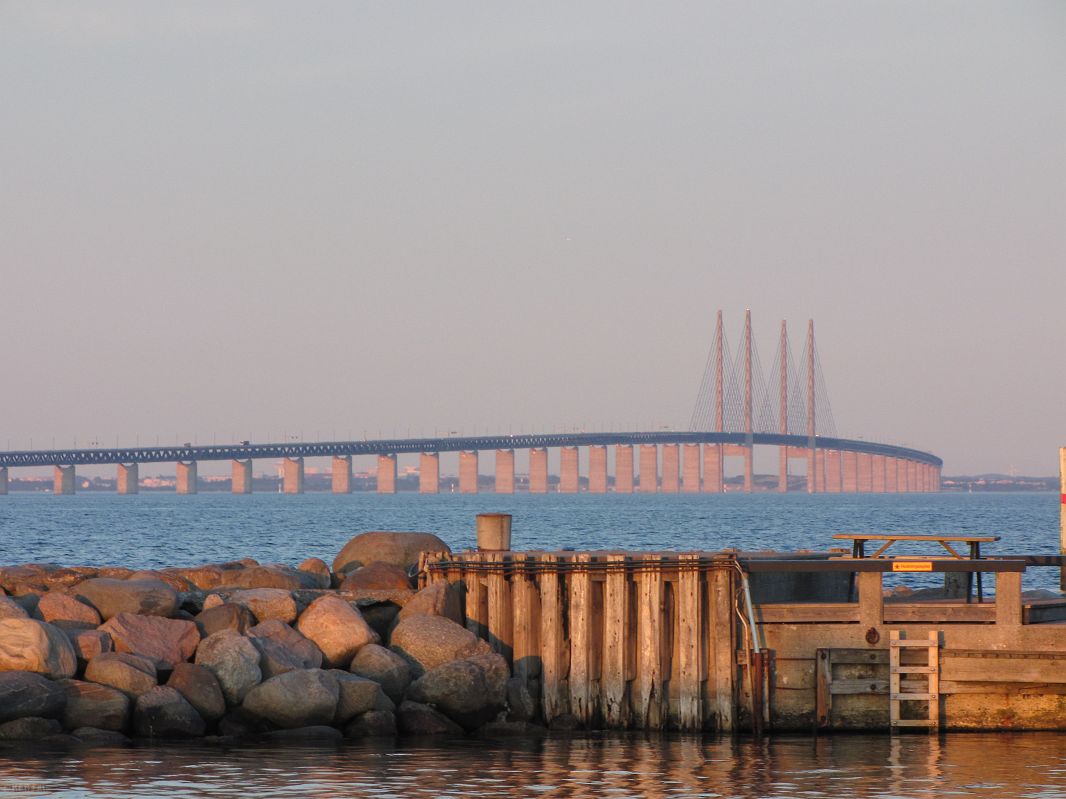 Widok na most przez Sund