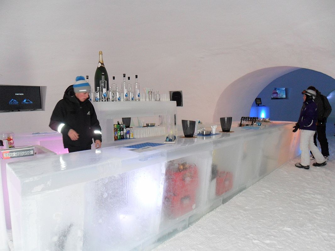 Lodowy bar w trzecim igloo, Kitzsteinhorn