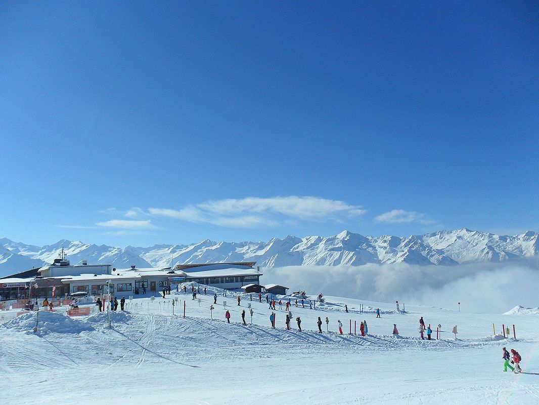 Ruchome chodniki dla narciarzy i snow park dla dzieci Kogel-Mogel