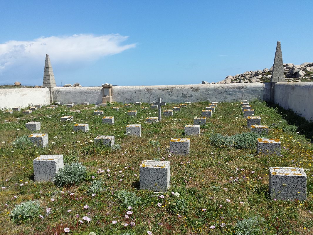 Jeden z dwu cmentarzy ofiar katafstrofy okrętu Sémillante