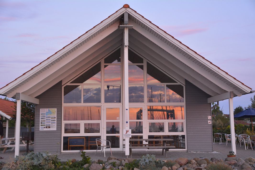 Budynek klubu żeglarskiego w Langø