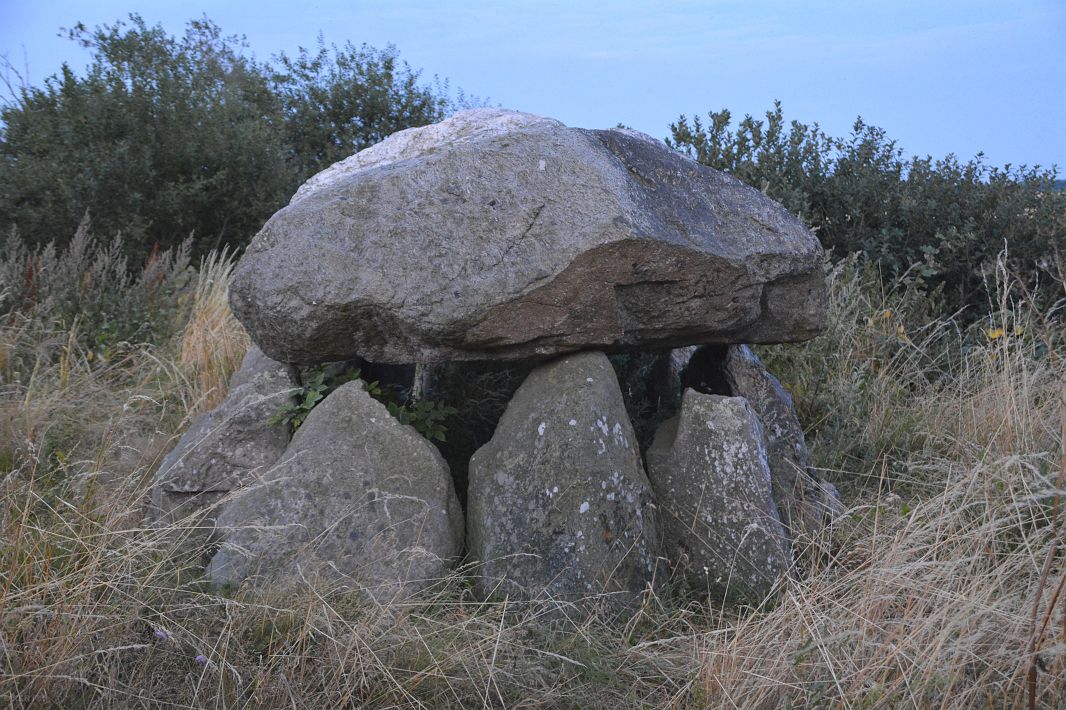 Stendyssen dolmen liczący ok. 6000 lat