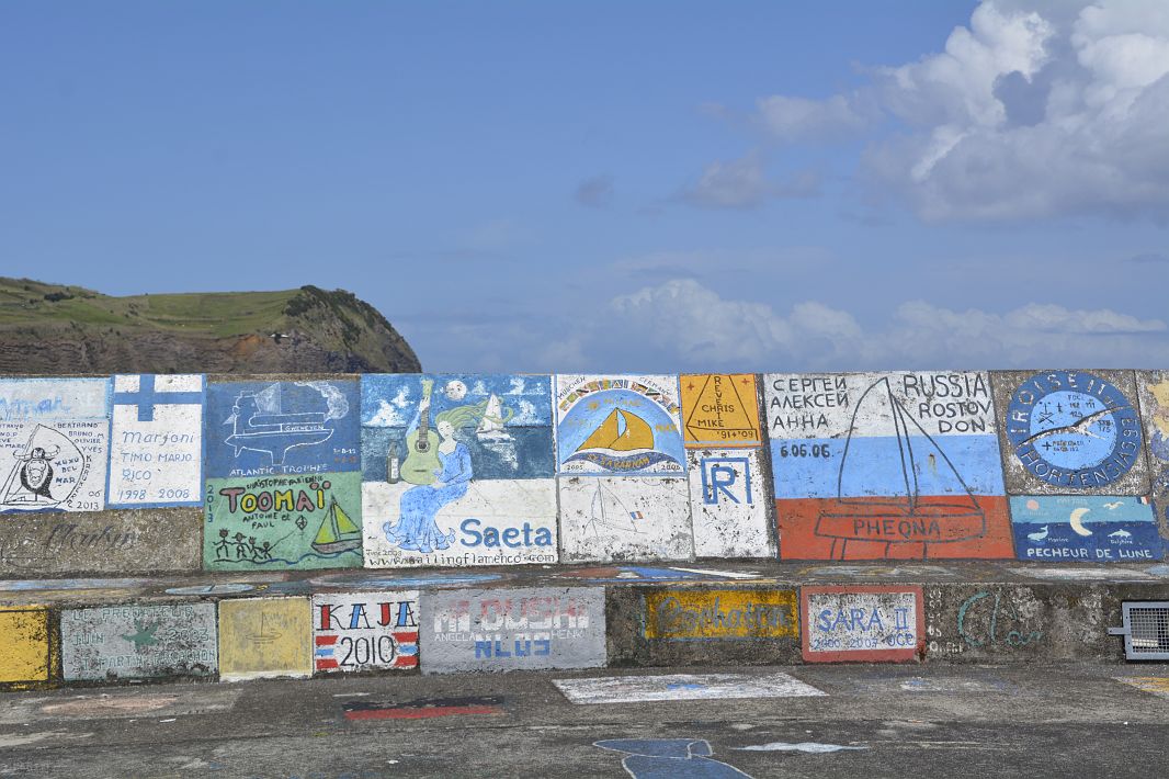 Murale malowane przez załogi w Horcie