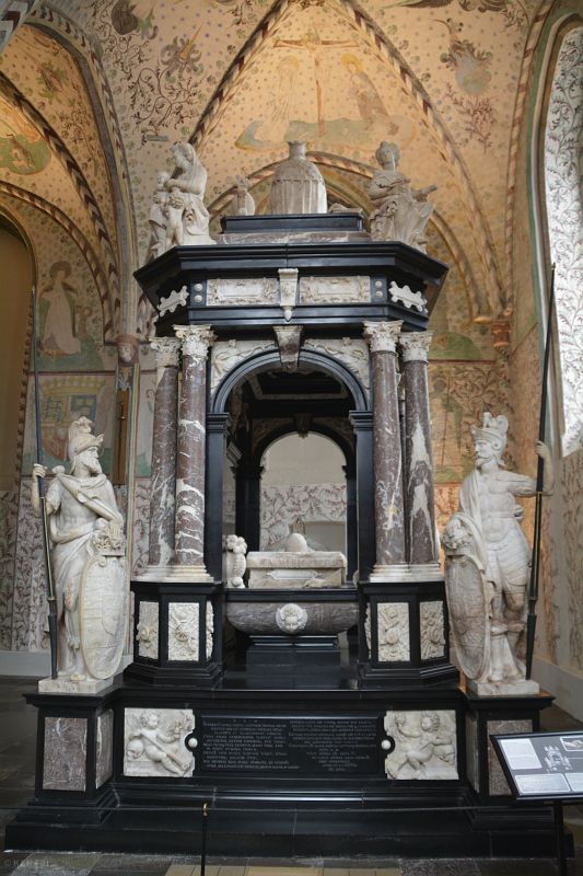 Kaplica Trzech Króli z renesansowymi nagrobkami duńskich królów