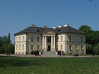 Klasycystyczny pałac w Dobrzycy